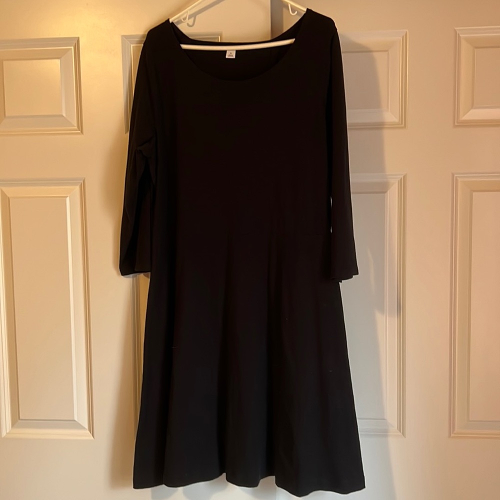 Black, Old Navy comfortable dress. Like new!